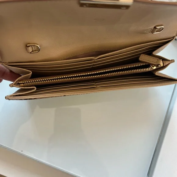 MCM Gold Wallet - Picture 4 of 4